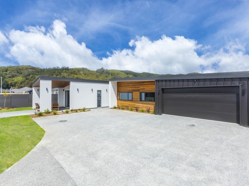 6 Kerrigan Crescent, Trentham, Upper Hutt - Carousel 1