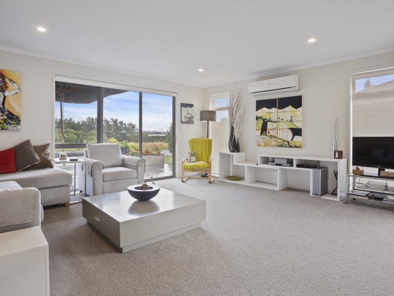 11 Ballantyne Way, Katikati - Carousel 1