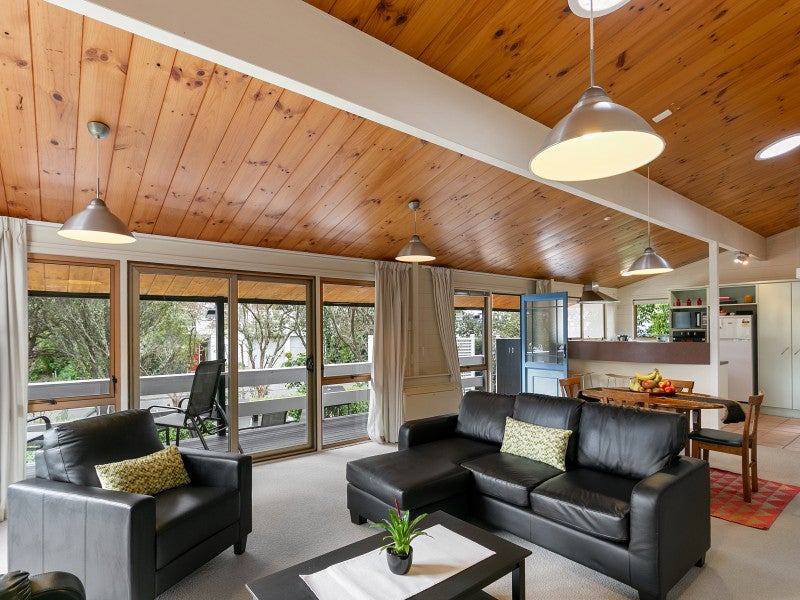 12 Lynmouth Avenue, Karori, Wellington - Carousel 2