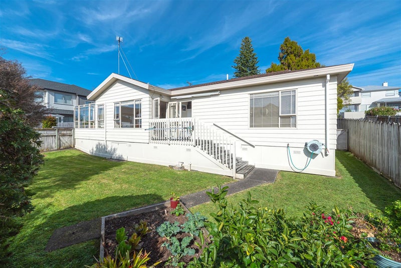 1/13 Quebec Road, Milford, Auckland - Carousel 1