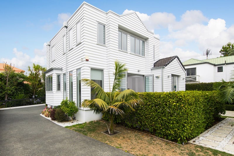 27B Nihill Crescent, Mission Bay, Auckland - Carousel 1