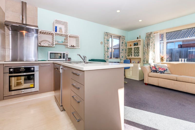 2/33 Pinehurst Crescent, Russley, Christchurch - Carousel 2