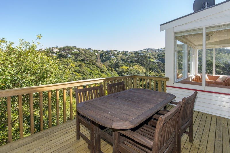 37 North Terrace, Kelburn, Wellington - Carousel 20