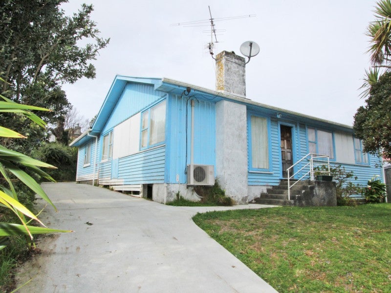 36 Warspite Avenue, Cannons Creek, Porirua - Carousel 1