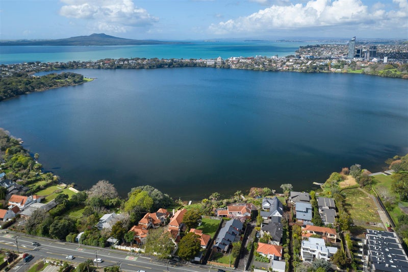 82 Shakespeare Road, Milford, Auckland - Carousel 1