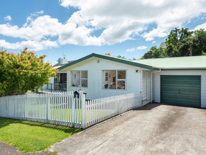 4 Jonathon Street, Brookfield, Tauranga - Carousel 1