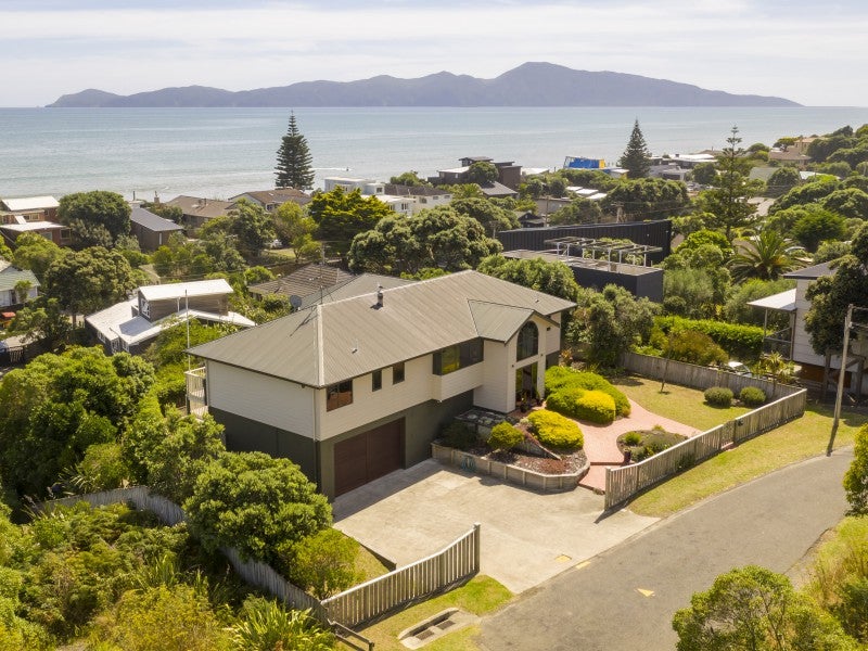 28 Mckenzie Avenue, Raumati South, Paraparaumu - Carousel 1