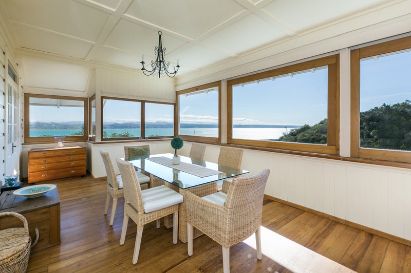 6 Seapoint Road, Bluff Hill, Napier - Carousel 1