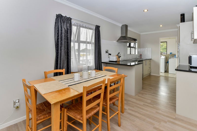 8 Burbridge Road, Favona, Auckland - Carousel 1