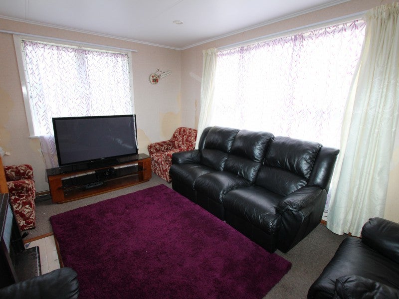 355 Warspite Avenue, Waitangirua, Porirua - Carousel 2