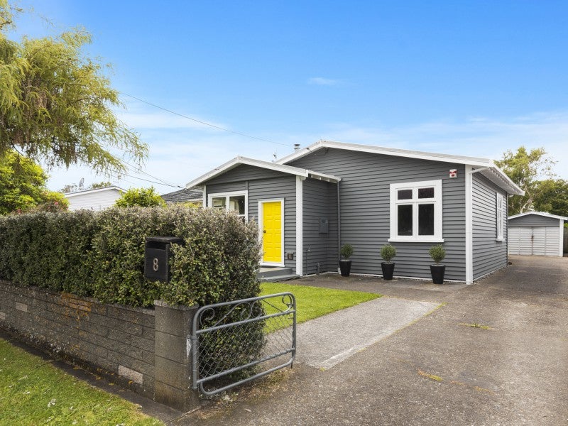 8 Byron Street, Petone, Lower Hutt - Carousel 21