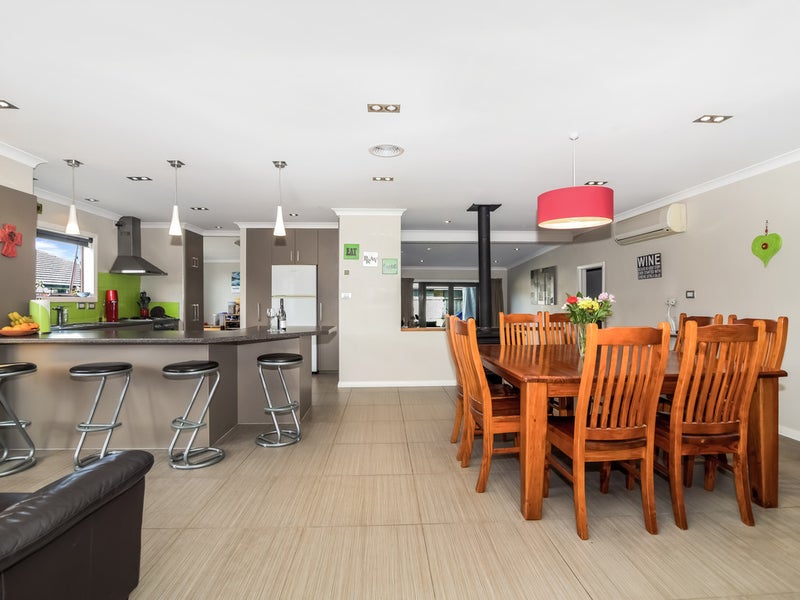 15 Saltwood Lane, Bethlehem, Tauranga - Carousel 2