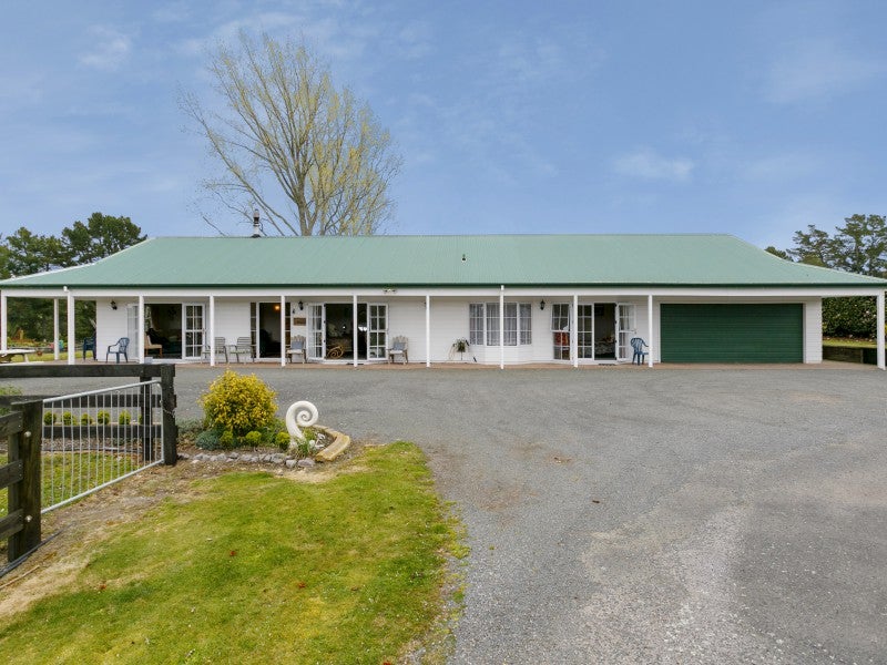 463 State Highway 1, Wairakei, Taupo - Carousel 1