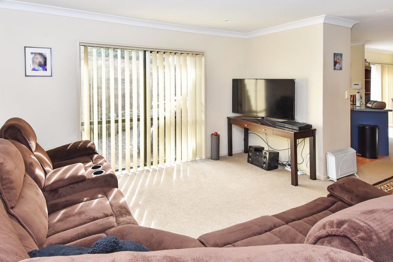 5 Samara Place, Clendon Park, Auckland - Carousel 2