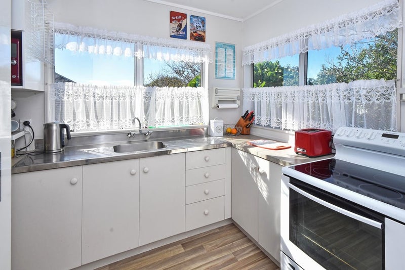 6 Keven Road, Pukekohe - Carousel 2