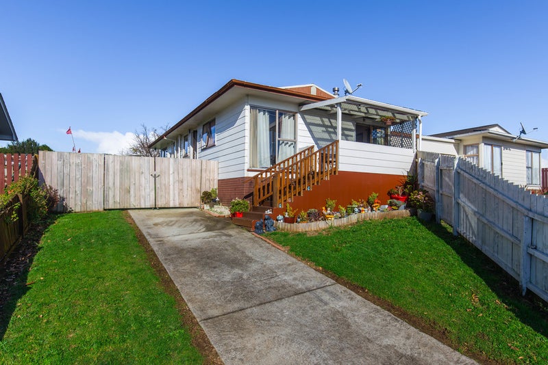 1/4 Sena Place, Clover Park, Auckland - Carousel 1