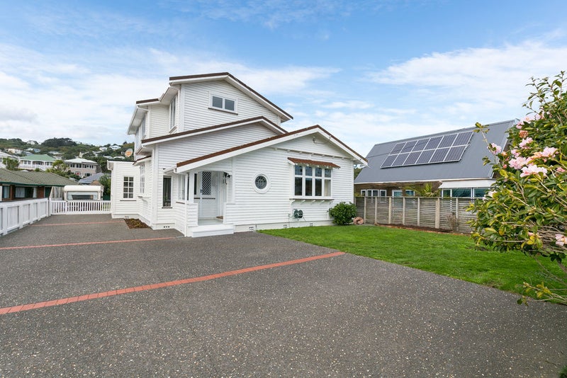 285 The Parade, Island Bay, Wellington - Carousel 1