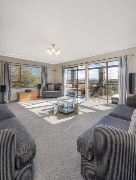 17 Dalwhinnie Parade, Highland Park, Auckland - Carousel 26