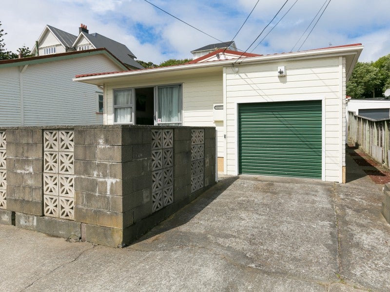 185A Clyde Street, Island Bay, Wellington - Carousel 2