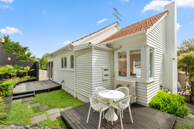 2/61 Rukutai Street, Orakei, Auckland - Carousel 1