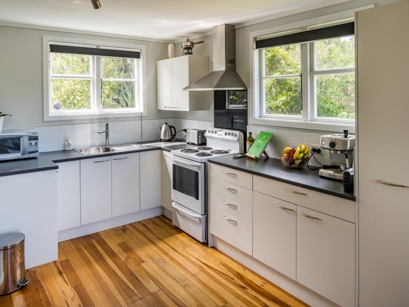 13 Cumberland Grove, Cannons Creek, Porirua - Carousel 2