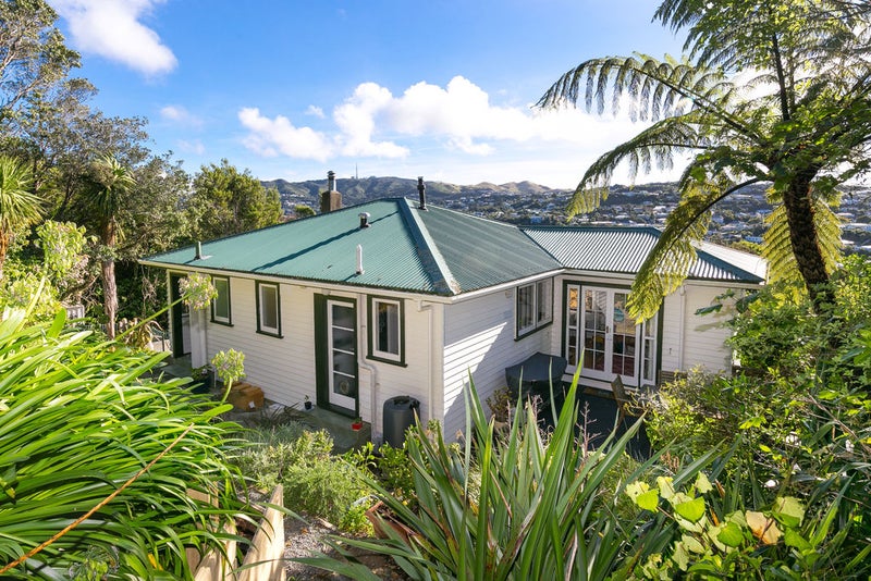 152 Helston Road, Paparangi, Wellington - Carousel 1