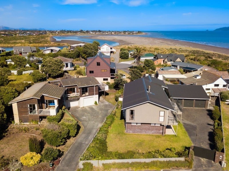 33 Oratia Street, Waikanae Beach, Waikanae - Carousel 1