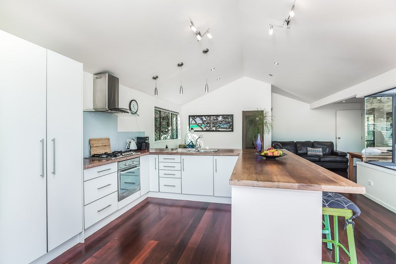 3 Blake Street, Surfdale, Waiheke Island - Carousel 2