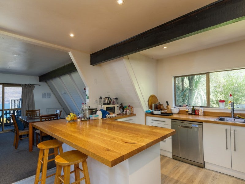 6A Williams Street, Sunshine Bay, Queenstown - Carousel 2