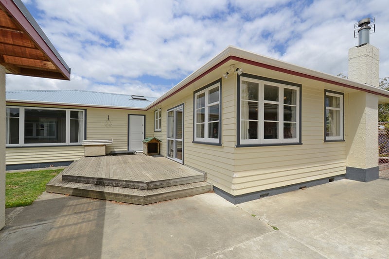 10 Charles Street, Clouston Park, Upper Hutt - Carousel 1