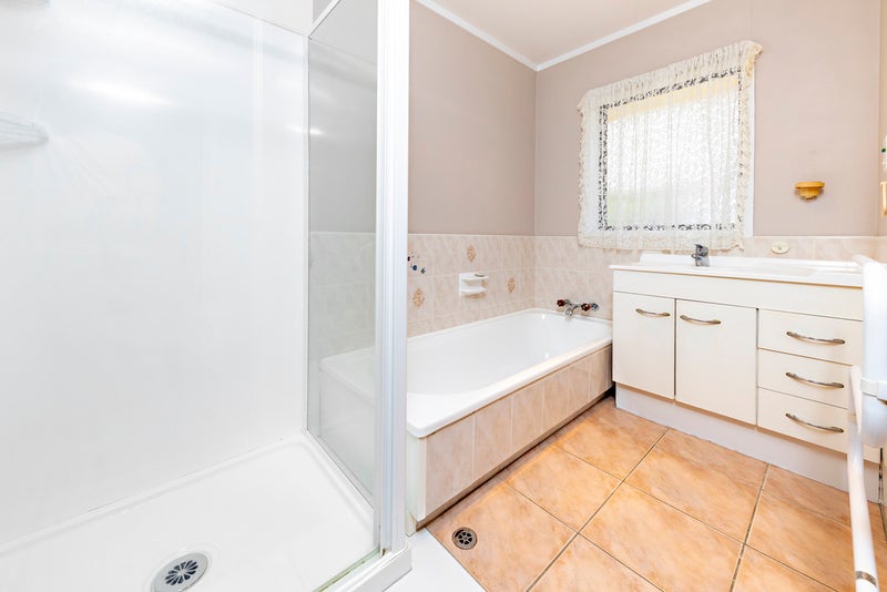 1/11 Orinda Close, Botany Downs, Auckland - Carousel 11