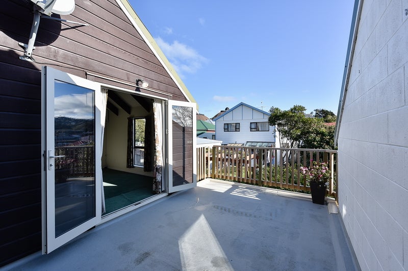 2/28 Lawrence Street, Newtown, Wellington - Carousel 2