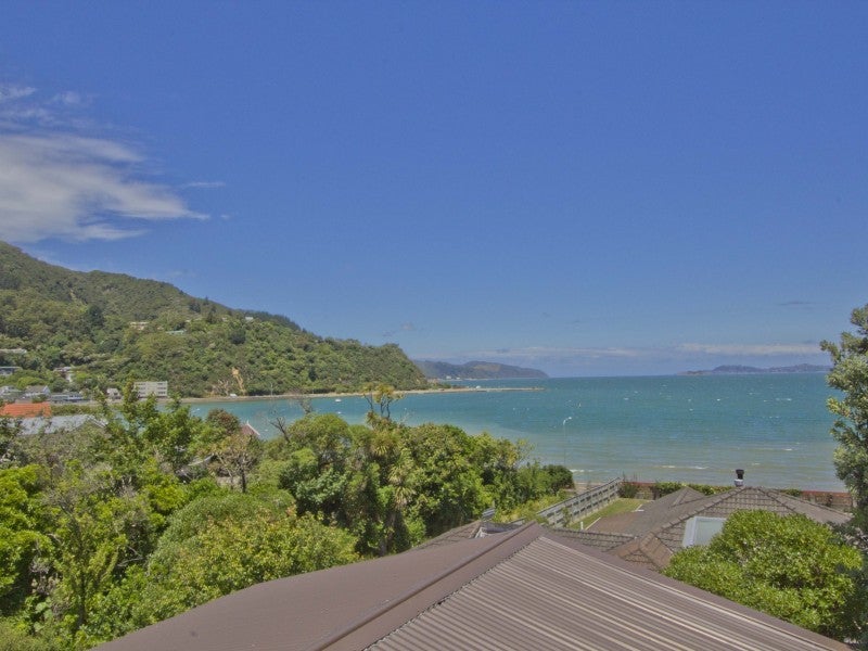 211A Marine Drive, Lowry Bay, Lower Hutt - Carousel 1