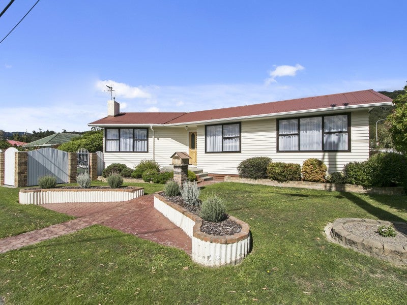 12 Parkway, Wainuiomata, Lower Hutt - Carousel 1