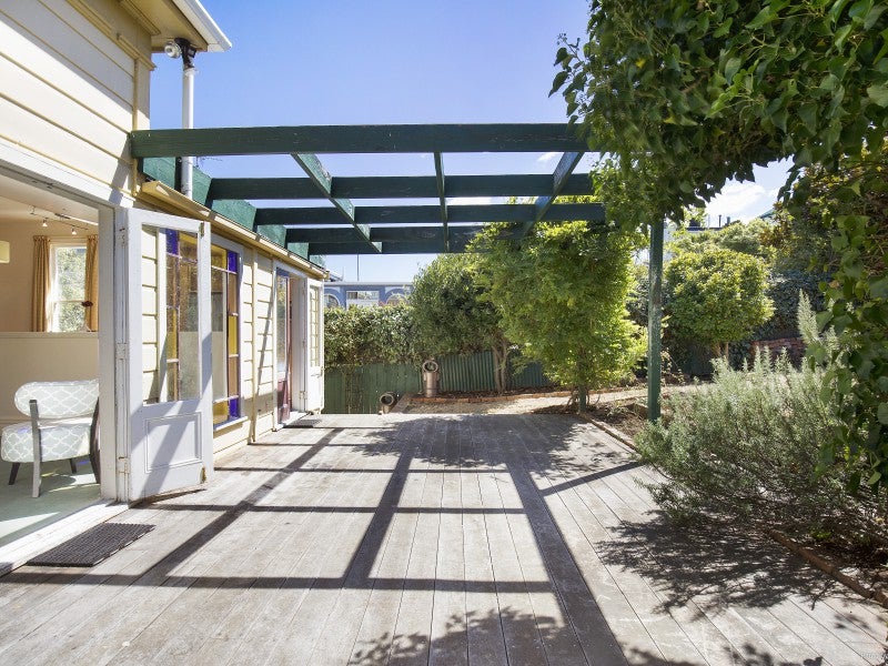 11 Armour Avenue, Mount Victoria, Wellington - Carousel 21