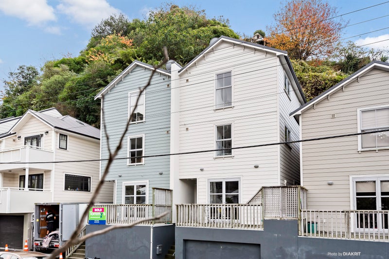 130A Aro Street, Aro Valley, Wellington - Carousel 1