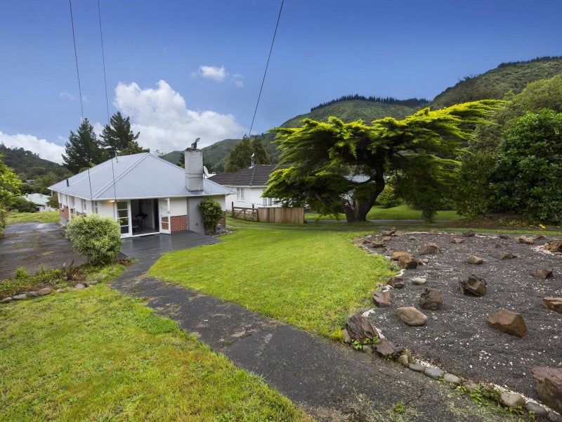 22 Gillespies Road, Birchville, Upper Hutt - Carousel 1