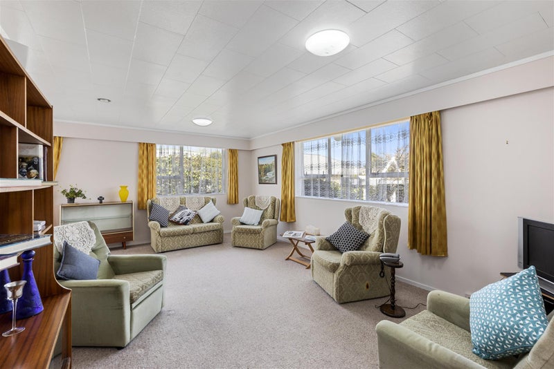 2/70A Golders Road, Elderslea, Upper Hutt - Carousel 2