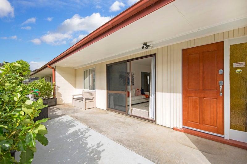 7 Jern Place, Eastern Beach, Auckland - Carousel 2