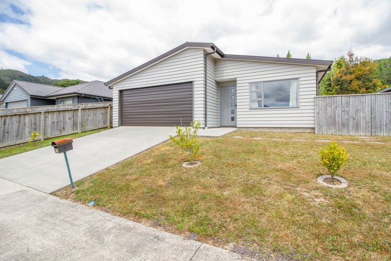 9 Poppy Watts Grove, Stokes Valley, Lower Hutt - Carousel 20