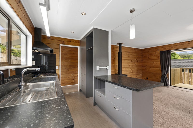 6 Garnet Grove, Birchville, Upper Hutt - Carousel 2