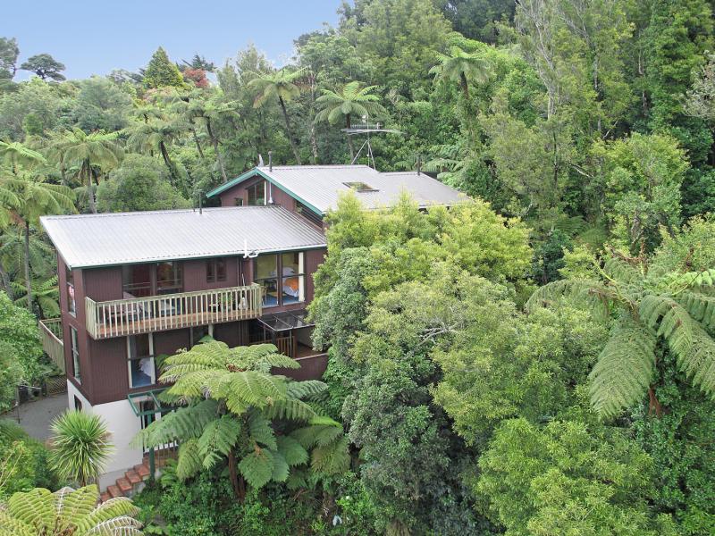 37 Pomare Road, Tirohanga, Lower Hutt - Carousel 1