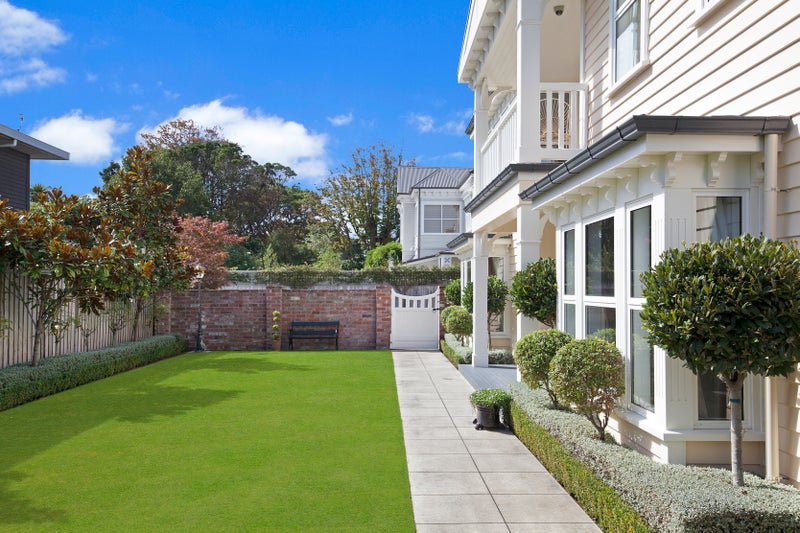 16 Webb Street, St Albans, Christchurch - Carousel 19