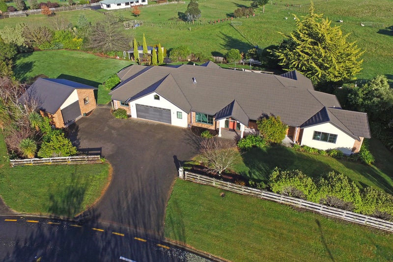 17 Malcolm Gillies Grove, Totara Park, Upper Hutt - Carousel 1