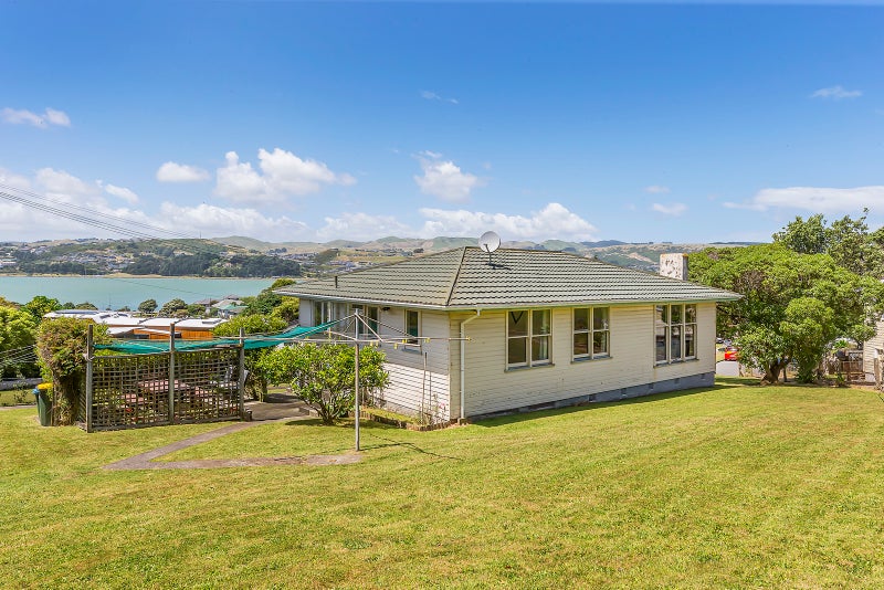 14 Arero Place, Titahi Bay, Porirua - Carousel 1