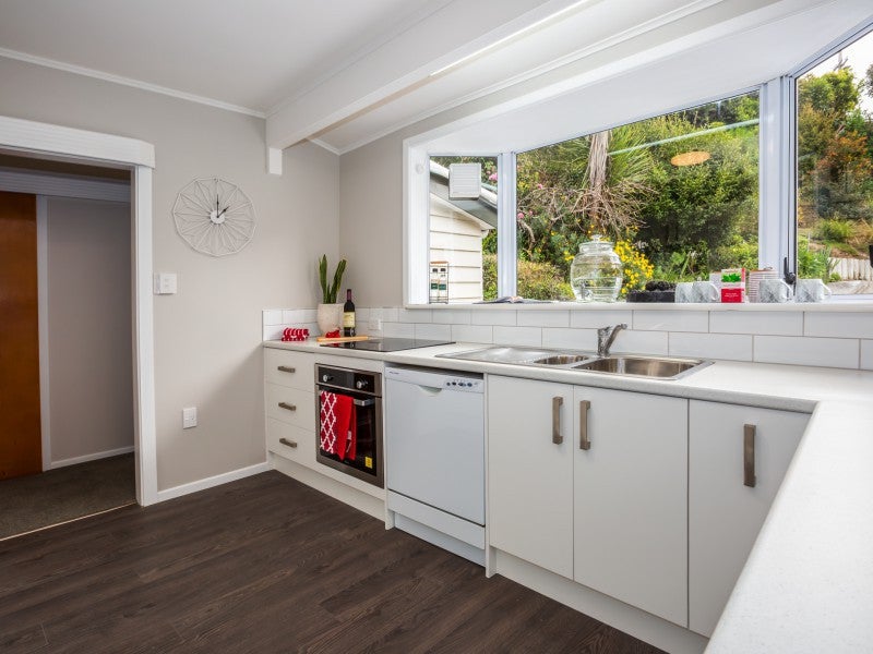 60 Mana View Road, Paremata, Porirua - Carousel 2
