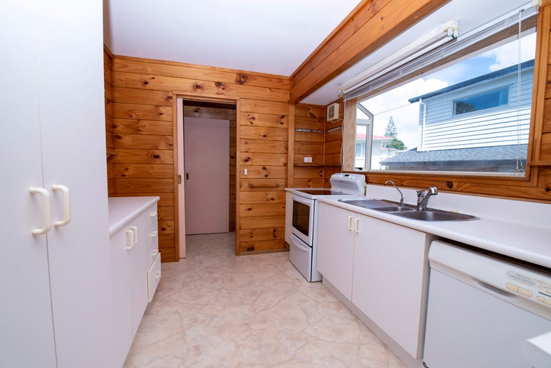 2 Glendene Avenue, Glendene, Auckland - Carousel 24