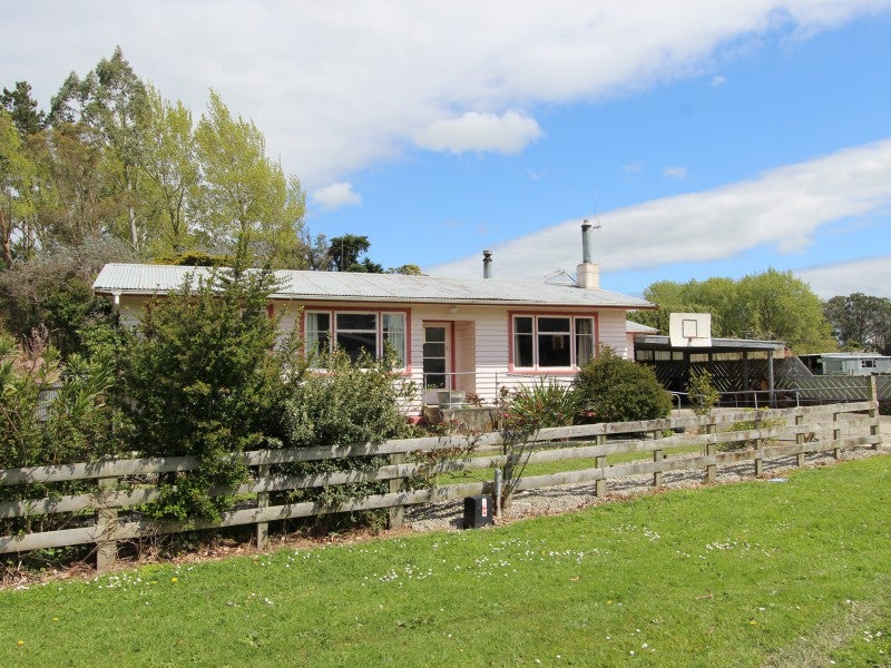 31 Cambridge Street, Pahiatua - Carousel 1