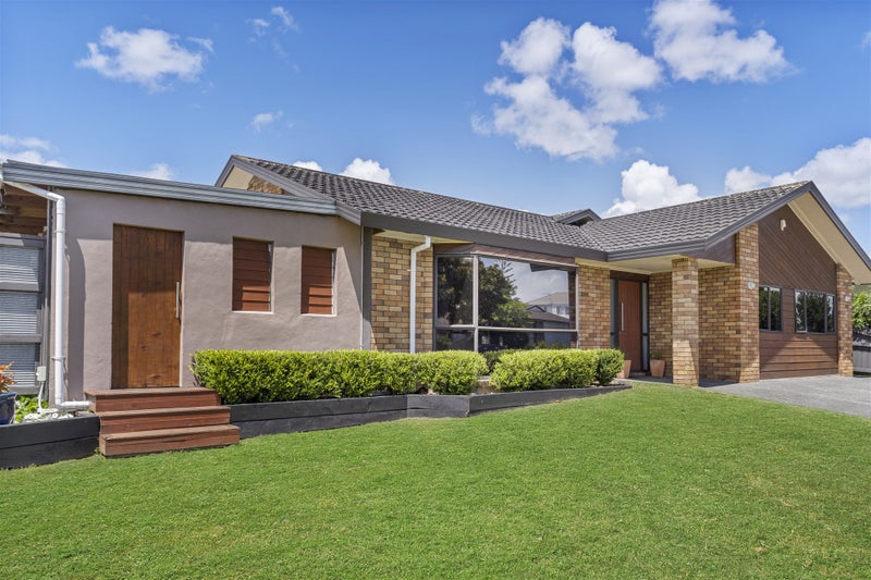 70 Golfland Drive, Golflands, Auckland - Carousel 1