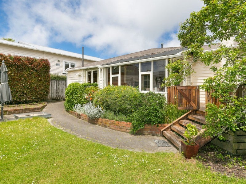 18 Plymouth Street, Karori, Wellington - Carousel 2